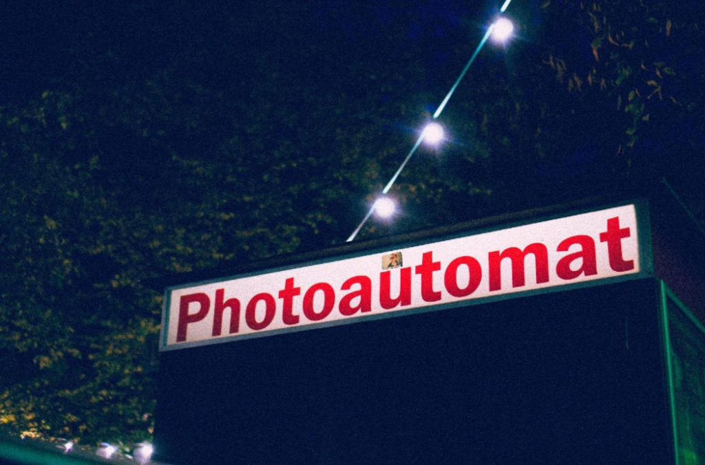 A sign that says photo booth rental Georgia.